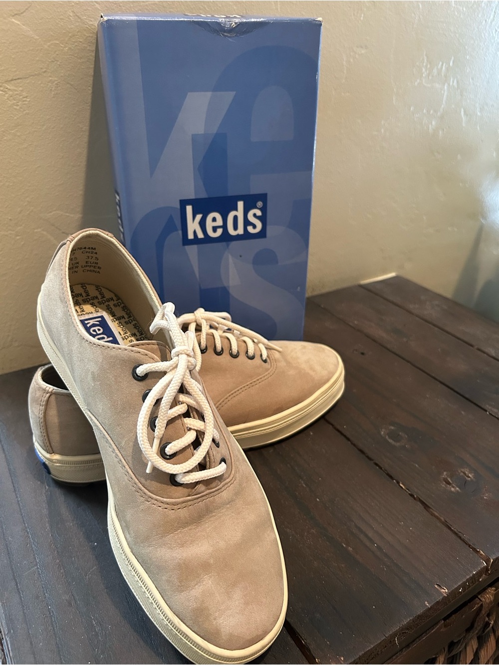 Vintage Keds Size 7 Nubuck Taupe - Picture 2 of 7
